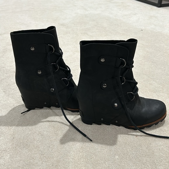 Sorel boots, black size 7 - Picture 3 of 5